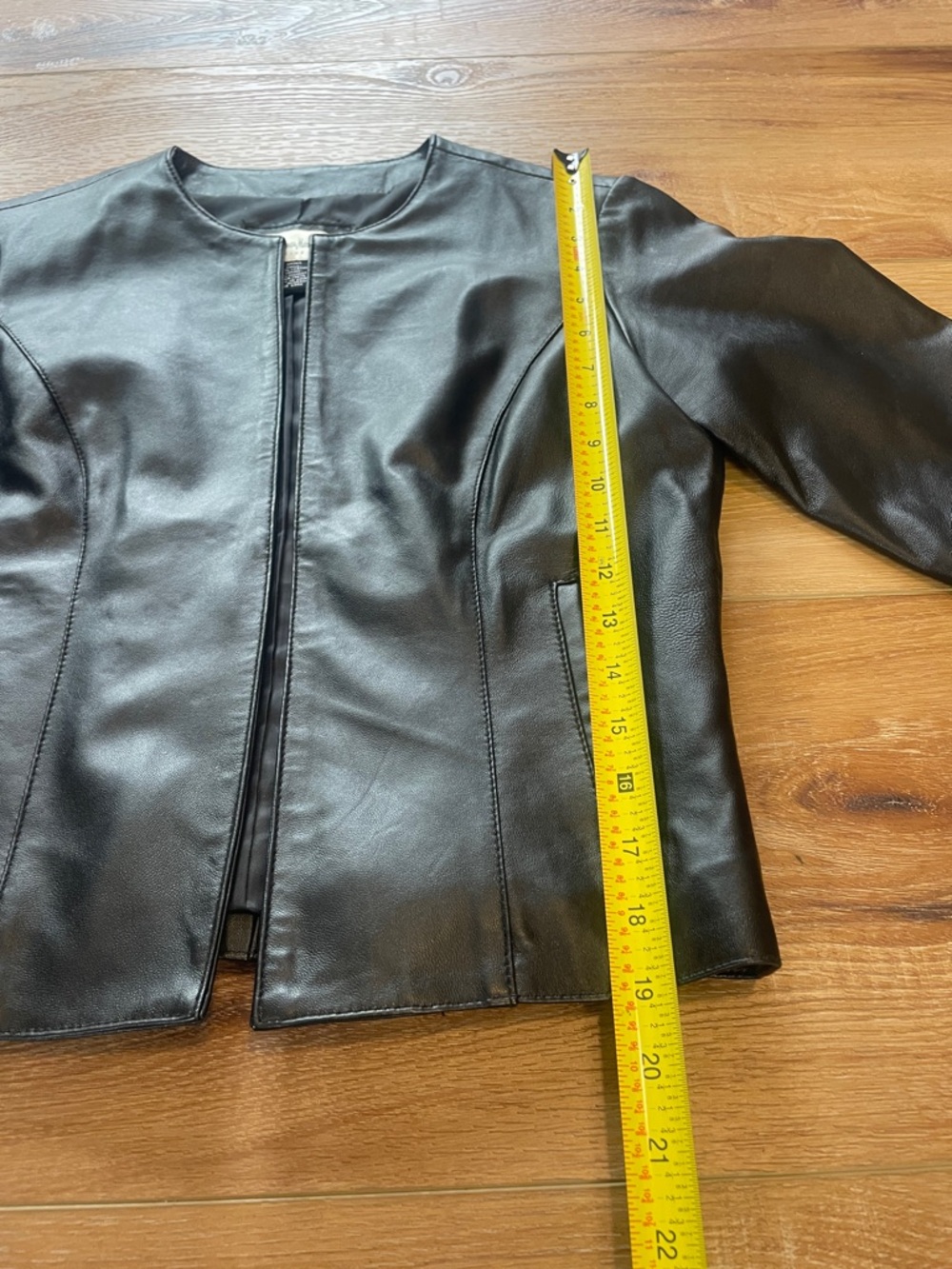 Neiman Marcus Black 100% Leather Bolero Jacket - Picture 7 of 9